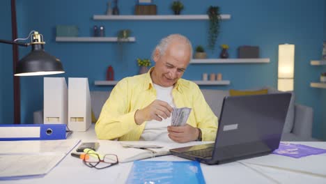 Home-office-worker-old-man-counting-money-funny-and-funny.